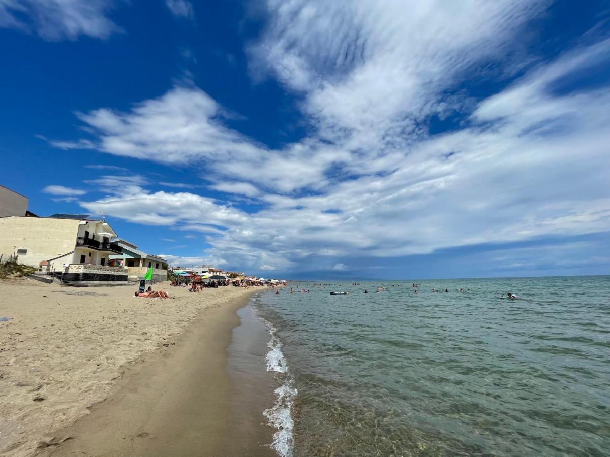 Paradiso Fronte Mare Villa Agnone Bagni Bagian luar foto