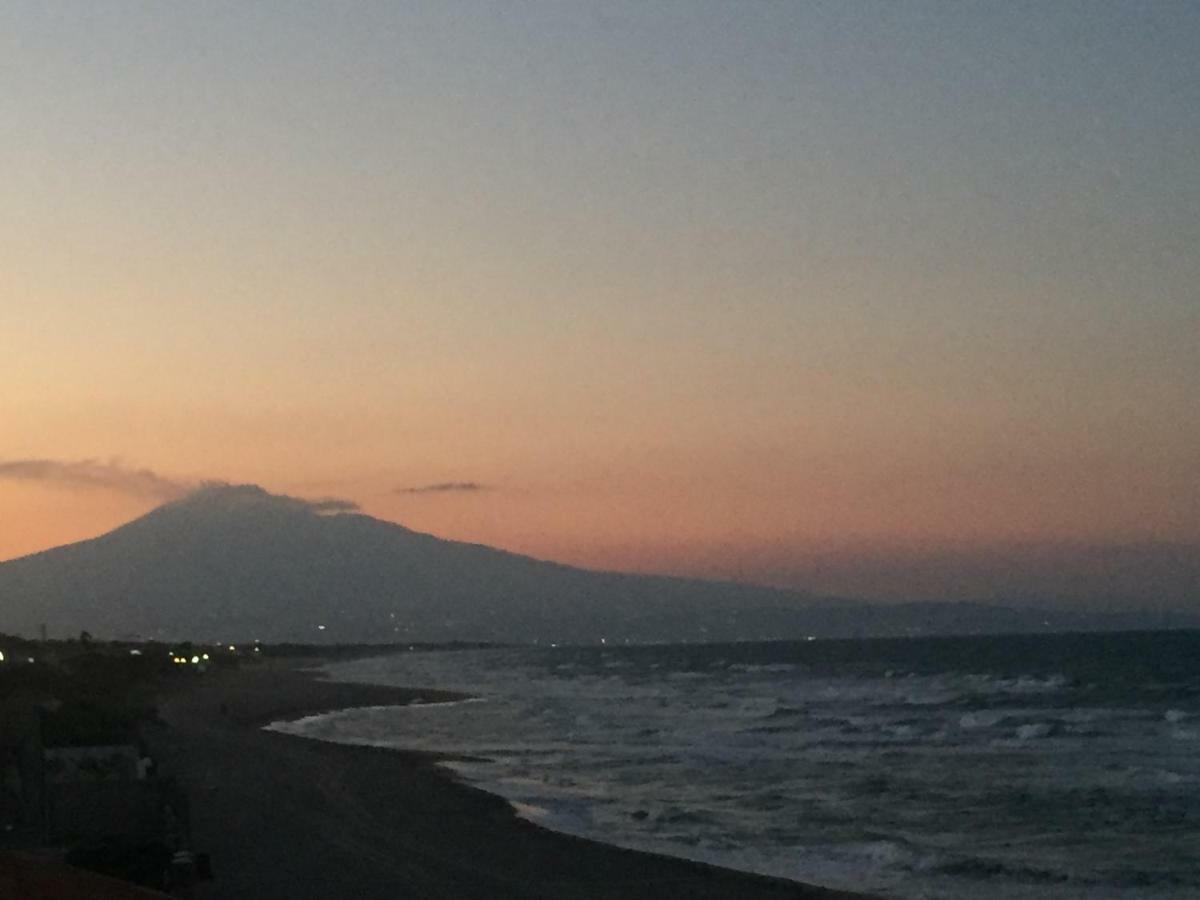 Paradiso Fronte Mare Villa Agnone Bagni Bagian luar foto