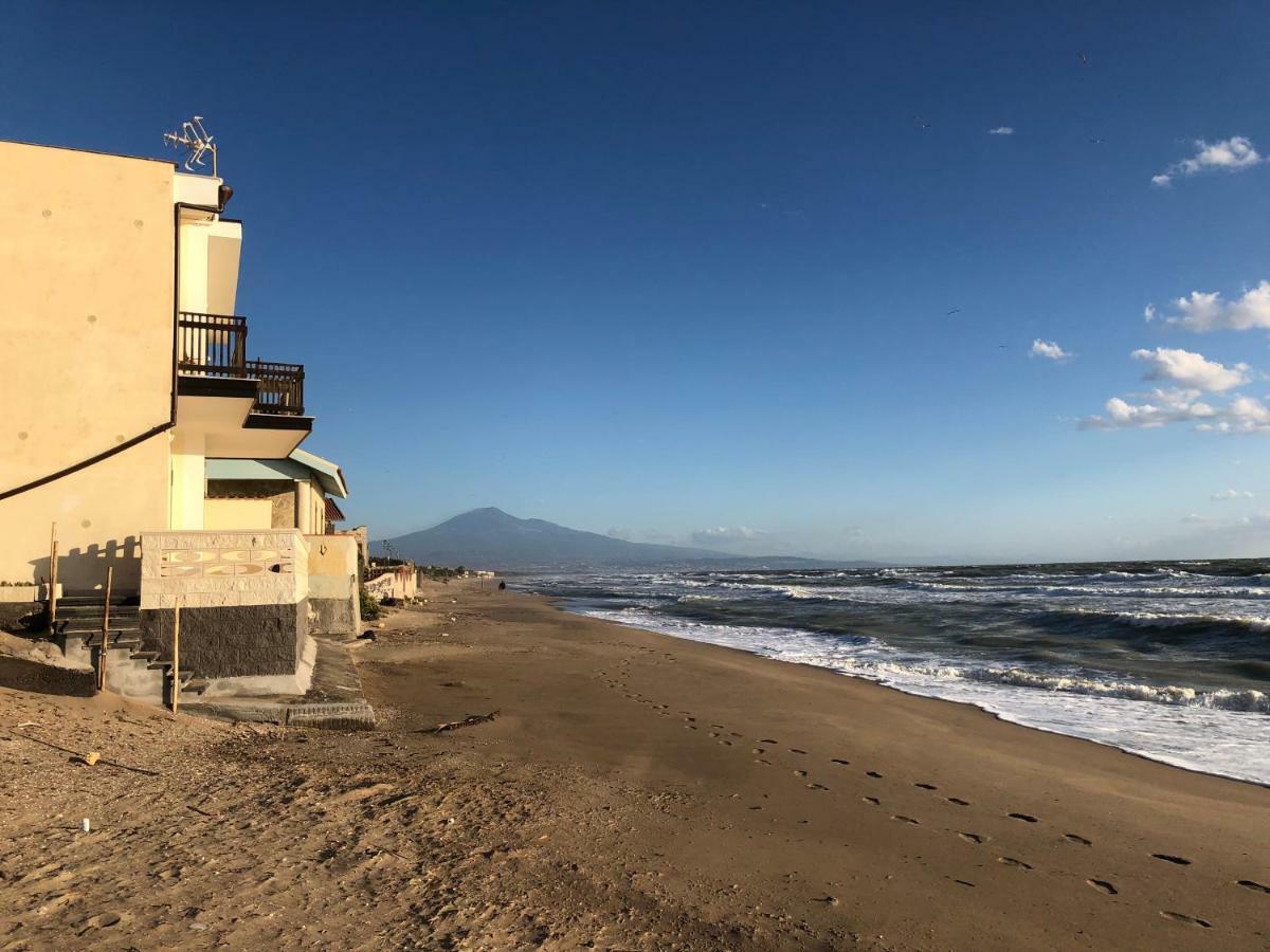 Paradiso Fronte Mare Villa Agnone Bagni Bagian luar foto