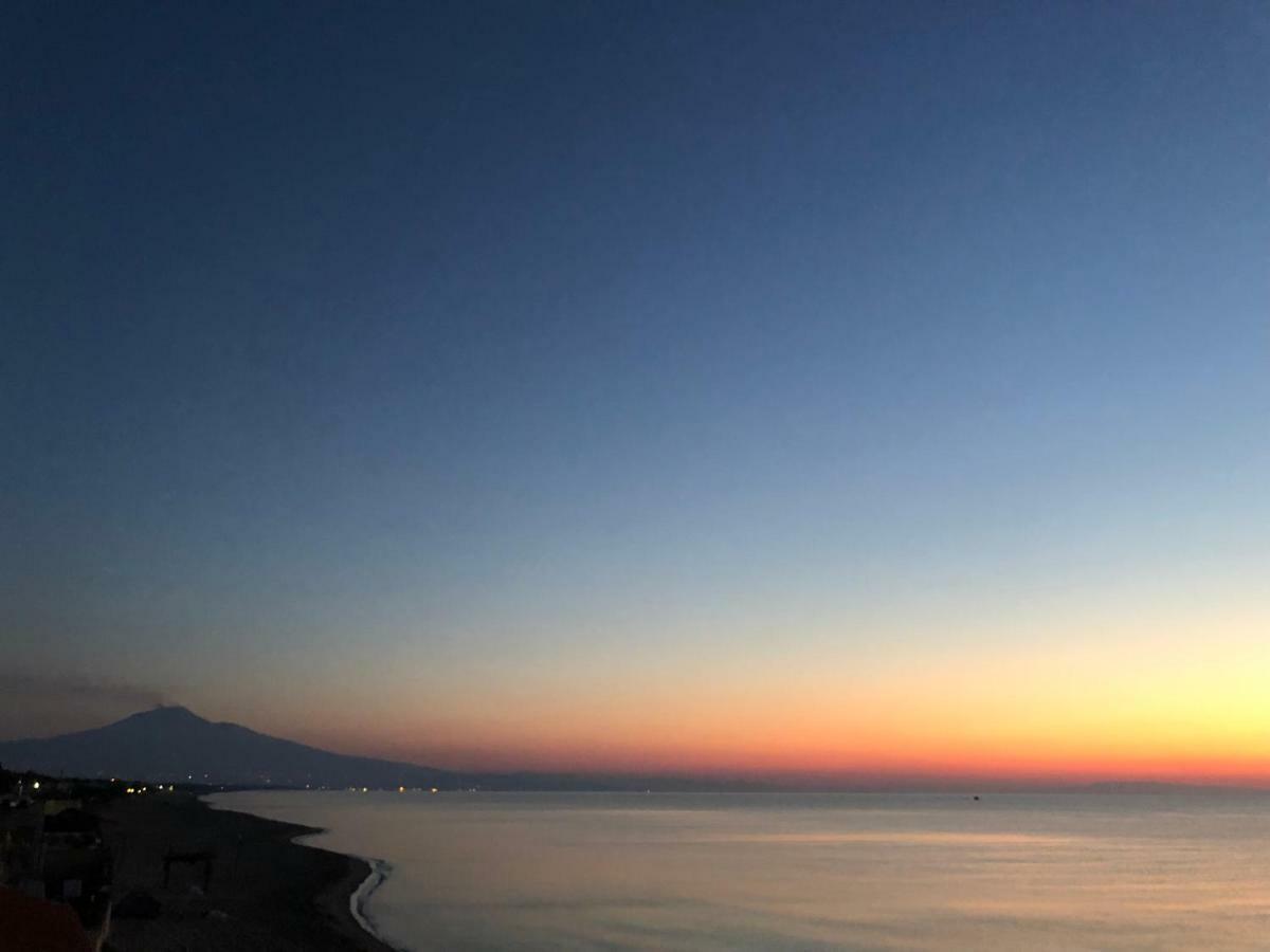 Paradiso Fronte Mare Villa Agnone Bagni Bagian luar foto