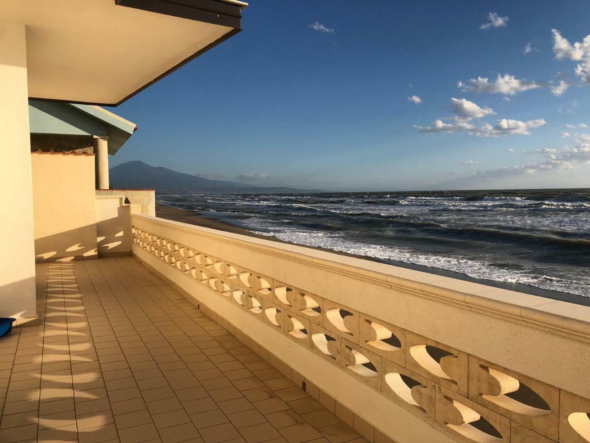 Paradiso Fronte Mare Villa Agnone Bagni Bagian luar foto