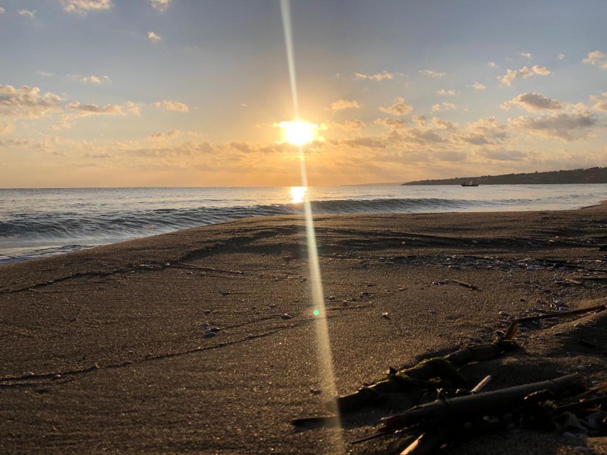 Paradiso Fronte Mare Villa Agnone Bagni Bagian luar foto